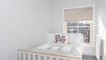 Iron/ironing board, WiFi, bed sheets