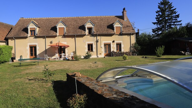 A two-story house with a swimming pool, a patio with outdoor furniture, and a well-maintained lawn. - Country home in the heart of France, 20 minutes away from Sancerre (Assigny)