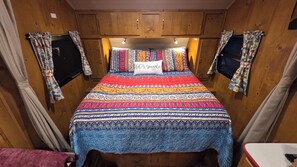 1 bedroom, WiFi, bed sheets, wheelchair access - Edith - Vintage Cruiser RV in Springs Country (High Springs)