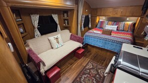 1 bedroom, free WiFi, bed sheets, wheelchair access - Edith - Glamping in Springs Country. Walk to downtown High Springs! (High Springs)