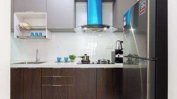 Fridge, microwave, cookware/dishes/utensils