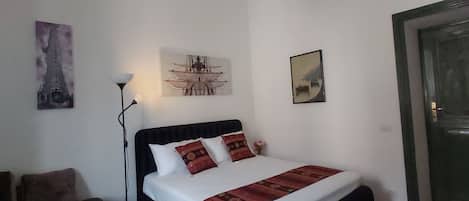 4 habitaciones, tabla de planchar con plancha, wifi y ropa de cama