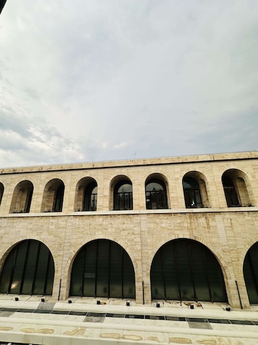 Amazing 4-bedroom apartment with AC infront of Rome's Cetral station Termini