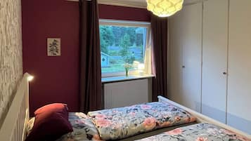 3 bedrooms, in-room safe, desk, iron/ironing board