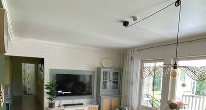 Villa Davvi dállu: Family-friendly vacation home with playhouse, sauna & garden