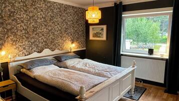 3 chambres, coffres-forts dans les chambres, bureau