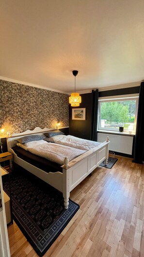 3 camere, una cassaforte in camera, una scrivania, ferro/asse da stiro