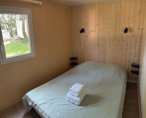 WiFi, bed sheets