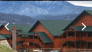 Exterior - 3-bedroom cabin in gorgeous Gatlinburg with AC, fitness room, waterpark, pools (Gatlinburg)