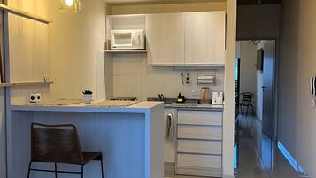 Køleskab, mikrobølgeovn, ovn, brødrister