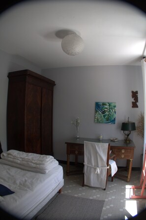 3 bedrooms, iron/ironing board