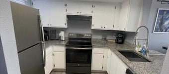 Perfect townhome with AC in sunny Phoenix