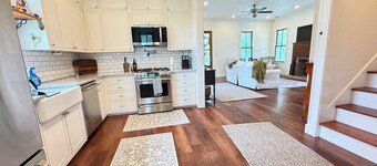 Charming 3-bedroom farmhouse, w/fire pit, game room and outdoor space in Guyton