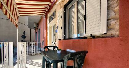 Downtown area, cozy renovated one-bedroom apartment with small balcony near the sea