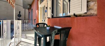 Downtown area, cozy renovated one-bedroom apartment with small balcony near the sea
