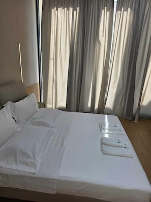 Luxury Suite, Sea View | Laptop workspace, blackout curtains, iron/ironing board