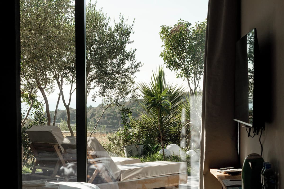 Comfort Double Room, Sea View, Poolside | Egyptian cotton sheets, premium bedding, down comforters, minibar