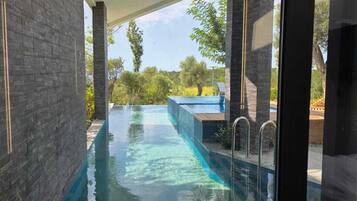 Design Villa, 6 Bedrooms, Sea View, Courtyard Area | Teres/patio