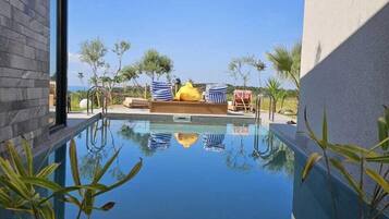 Villa exclusiva, 4 habitaciones, vistas al mar, en la zona del patio | Terraza o patio