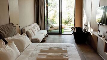 Comfort Studio Suite, Bathtub, Sea View | Egyptian cotton sheets, premium bedding, down duvets, minibar