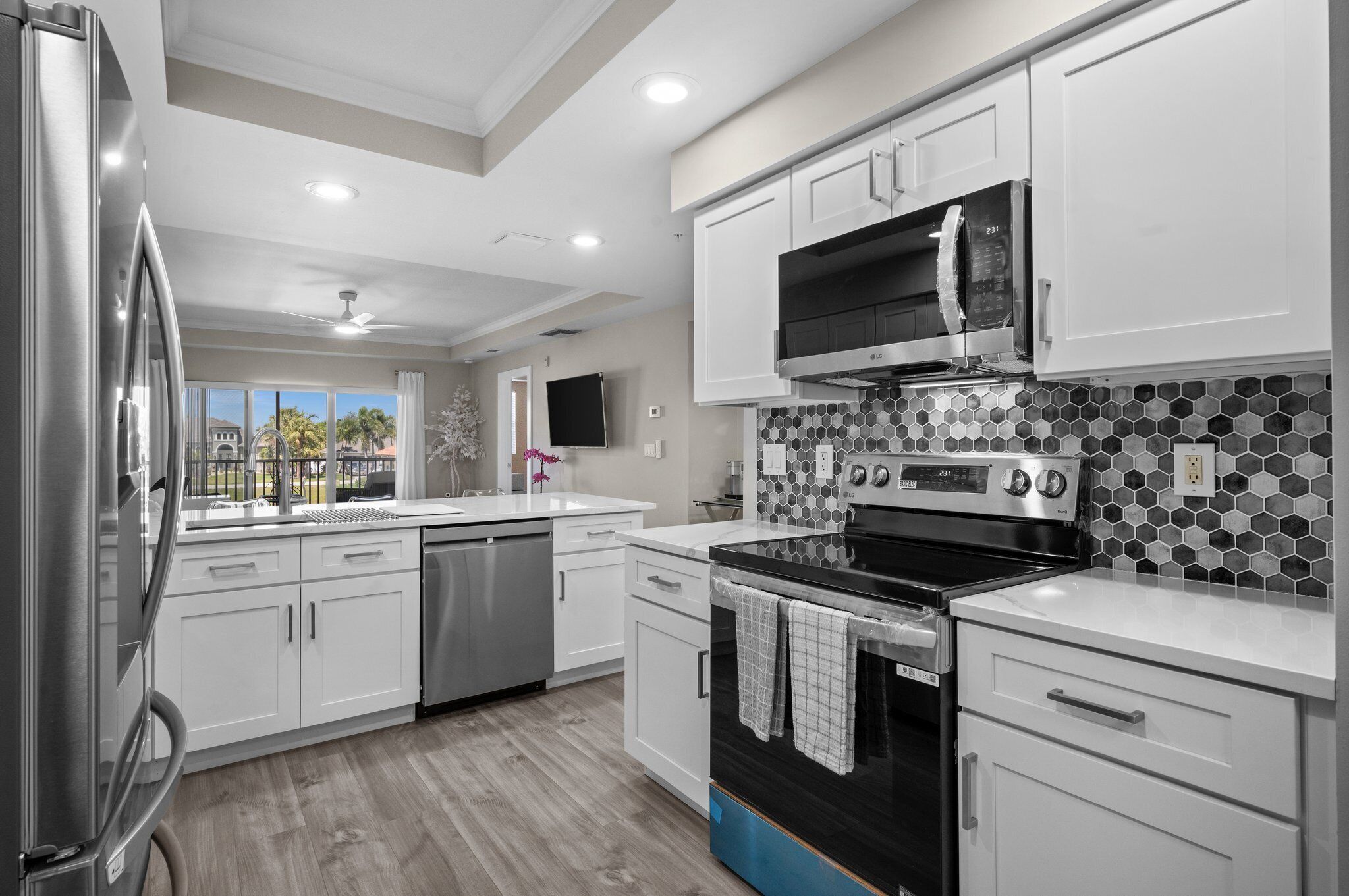 Mikrowelle, Ofen, Herdplatte, Geschirrspüler