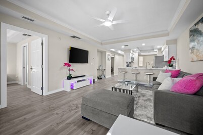 Charming 2-bedroom condo in fabulous Cape Coral with AC