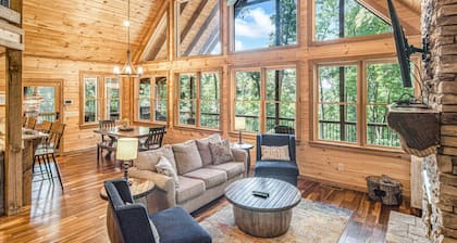 *NEW* Mountain Hideaway near Blue Ridge w/ Hot Tub