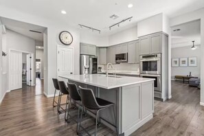 Mikroaaltouuni, uuni, liesi, astianpesukone