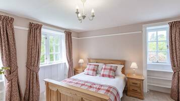 1 bedroom, iron/ironing board, travel crib, free WiFi