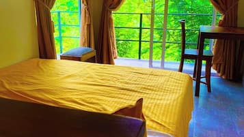 Quarto casal luxo, sacada, vista para a montanha | Wi-Fi de cortesia