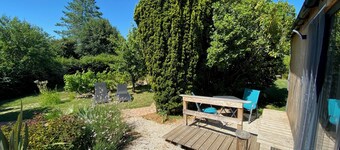 Brand-new, cocooning cottage in a quiet, wooded garden 3 minutes from the freeway!