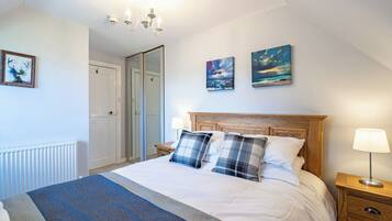 2 bedrooms, iron/ironing board, travel cot, free WiFi