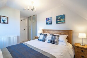 2 makuuhuonetta, silitysrauta/-lauta, vauvan matkasänky, ilmainen Wi-Fi