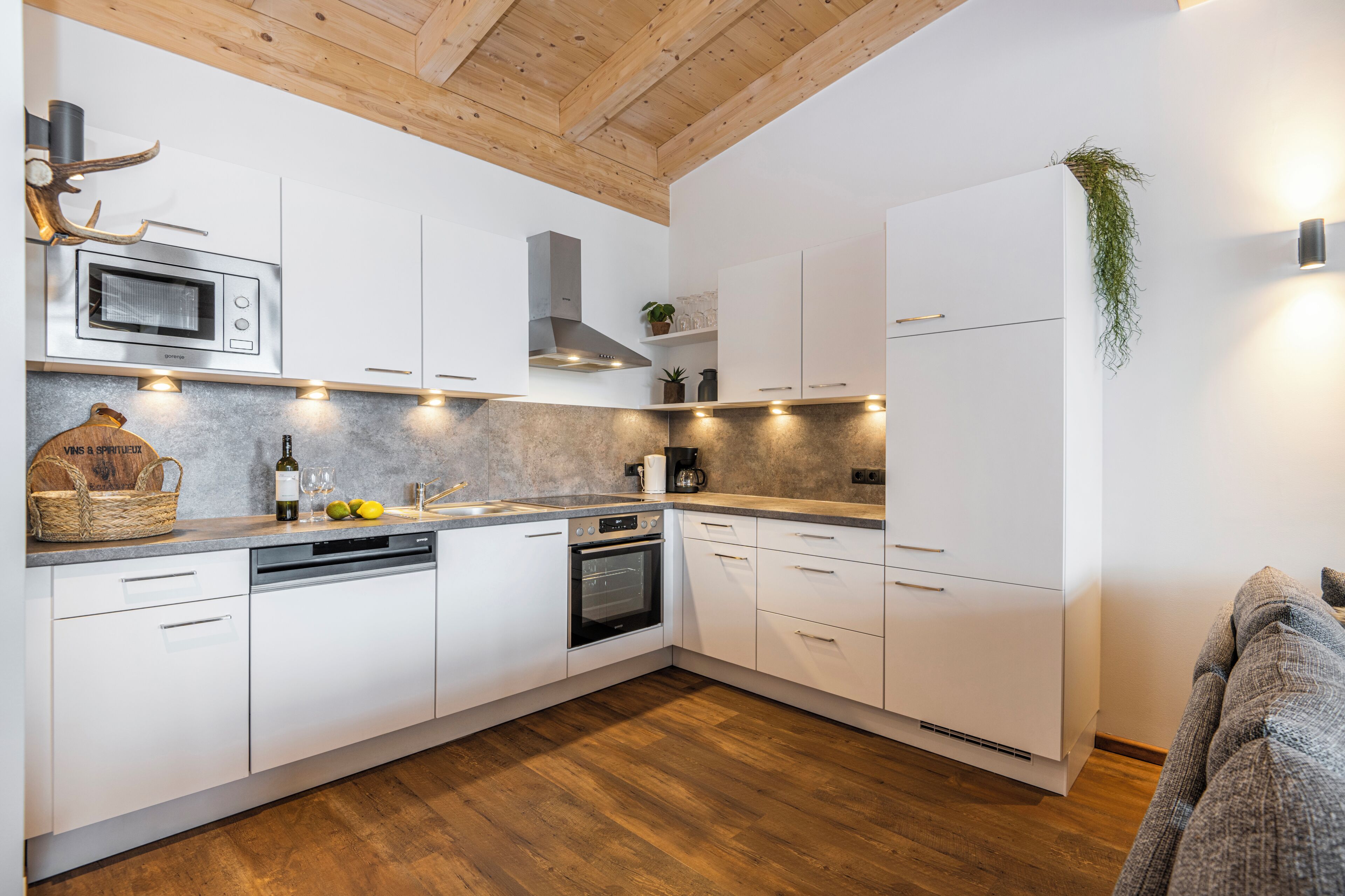 Premium Penthouse, 5 Bedrooms, Balcony, Mountain View | Private kitchen