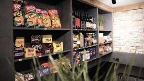Vending machine - AlpenParks Hotel & Apartment Alpendorf (Sankt Johann im Pongau)