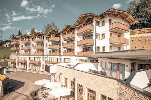 AlpenParks Hotel & Apartment Alpendorf