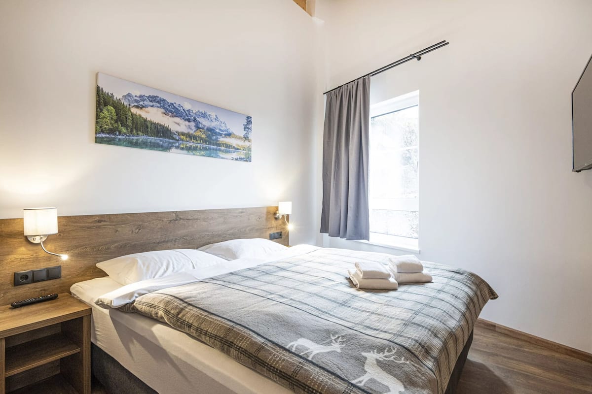 Superior-Apartment, 2 Schlafzimmer, Balkon, Bergblick | Kostenloses WLAN