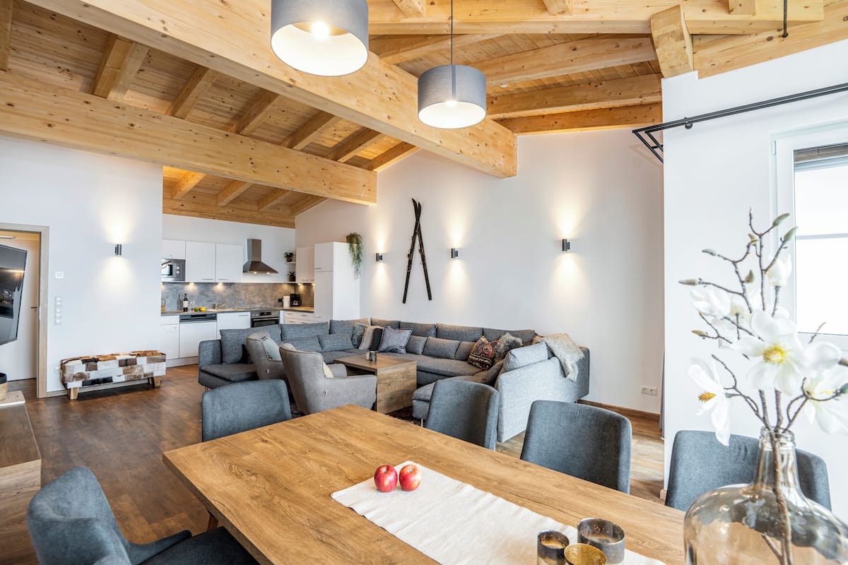 Premium-Penthouse, 5 Schlafzimmer, Balkon, Bergblick | Wohnbereich