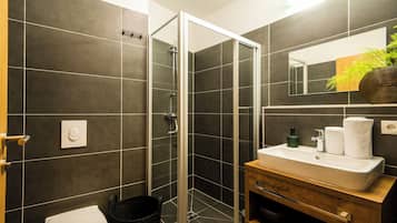 Classic-Apartment, 2 Schlafzimmer, Erdgeschoss | Badezimmer