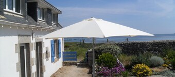 Spectacular Panoramic sea view. Direct access to the beach. Detached House.