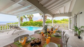 Outdoor dining - Villa Gone Coco - Coral Estate Resort (Sint Willibrordus)
