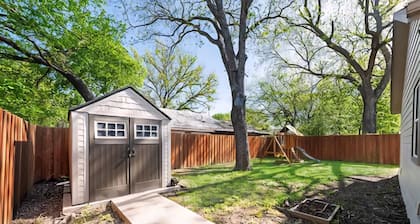 Welcoming cozy where love and light dewll 3-bedroom with AC in charming McKinney