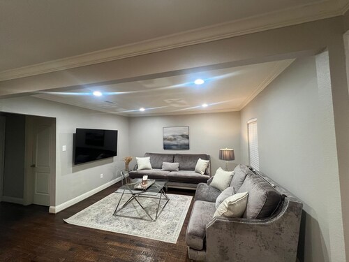 Welcoming cozy where love and light dewll 3-bedroom with AC in charming McKinney