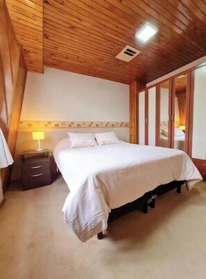 3 bedrooms, internet, bed sheets