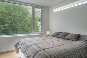 1 bedroom, internet, bed sheets