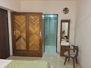 1 bedroom, iron/ironing board, WiFi, bed sheets