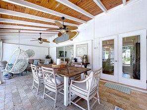 Dining - Siesta Key Oasis-Spectacular with heated pool/spa and steps to beach and Village (Siesta Key)
