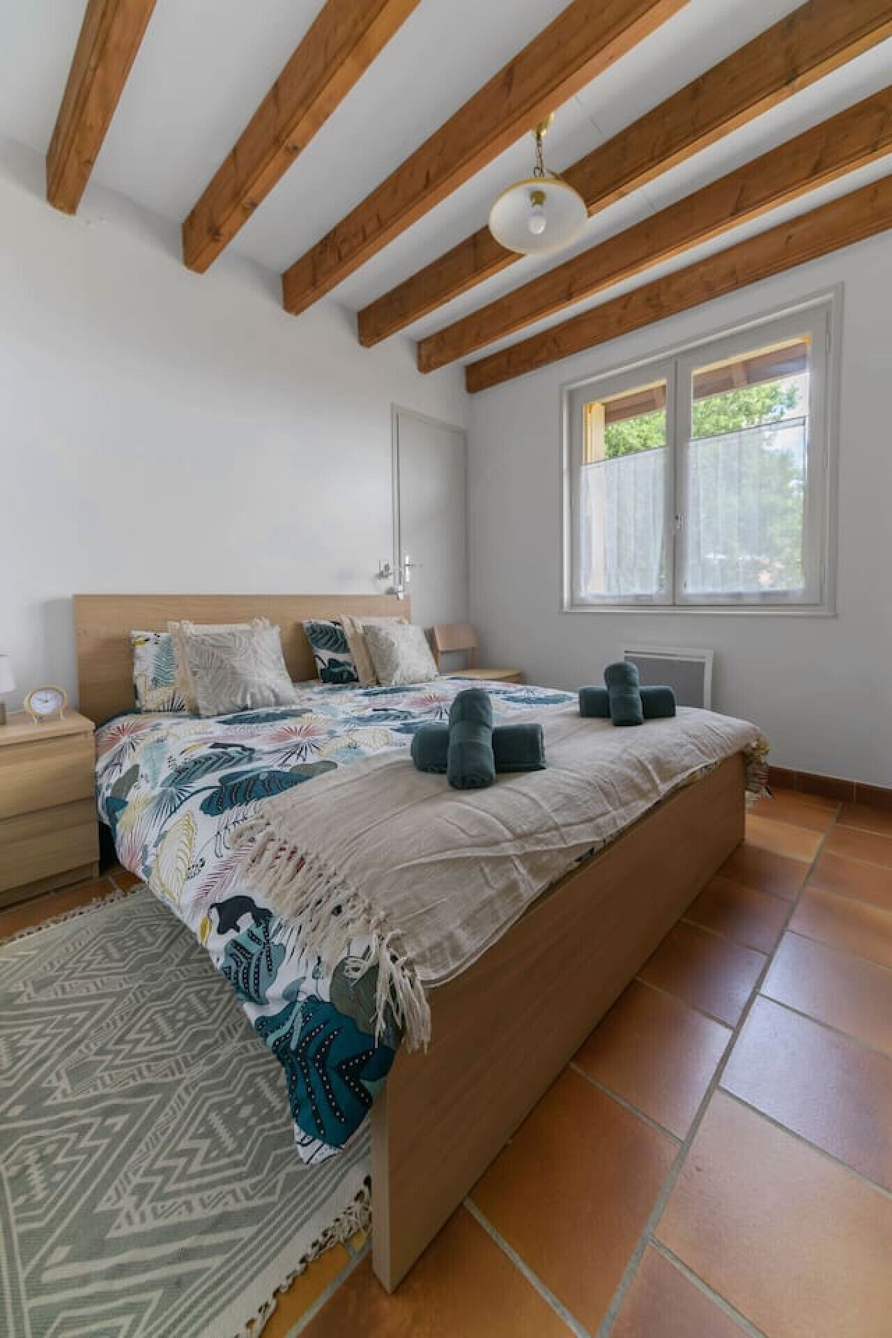 2 chambres, bureau, fer et planche à repasser, lit parapluie