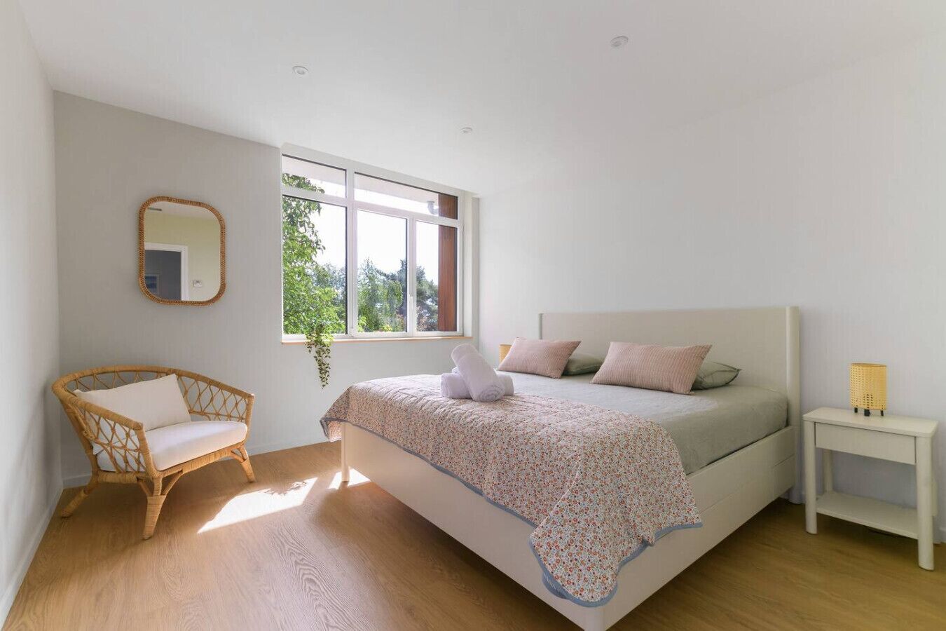 3 bedrooms, desk, iron/ironing board, travel crib