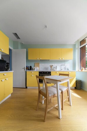 Fridge, microwave, oven, dishwasher